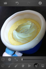 生クリームが乗っているだけのプリンに！